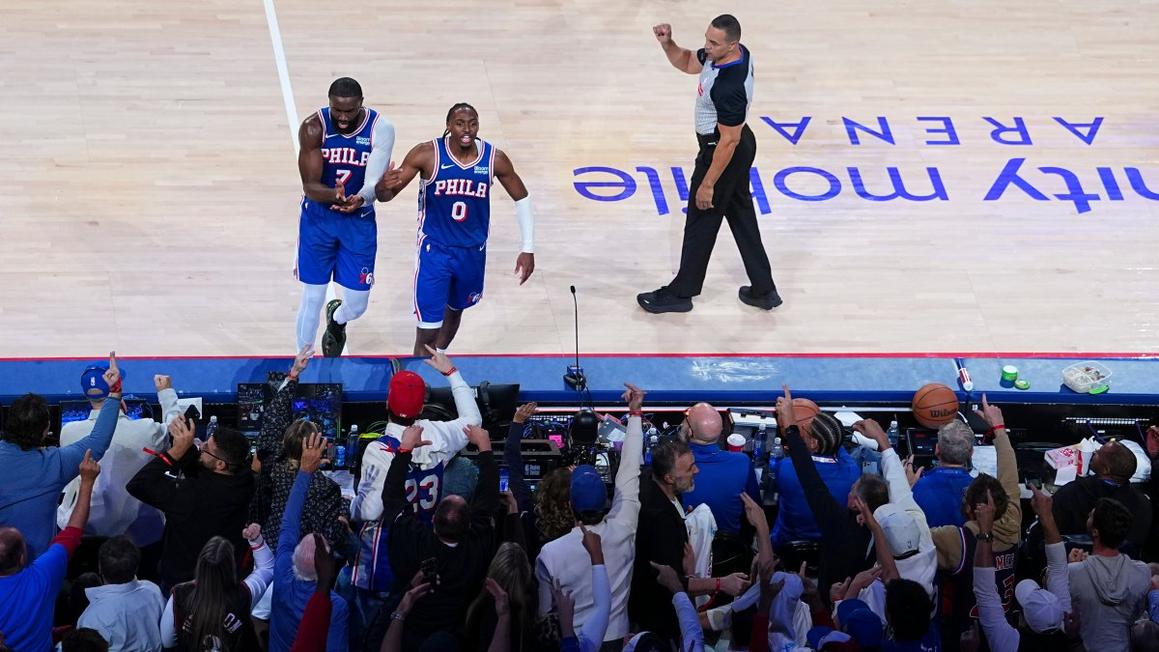 Từ tiếng la ó đến tiếng reo hò, đội Sixers mang đến cho Philadelphia đêm mong đợi