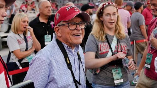 Thống Đốc Ohio Lật Lẹo Luật NCAA Vì Quyền Lợi Của Vận Động Viên Sinh Viên