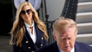 Phát ngôn viên Tòa Bạch Ốc của Tổng Thống Donald Trump bị sa thải chỉ sau 5 ngày