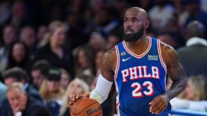 Philadelphia 76ers loại LeBron James khỏi trận đấu với Bucks