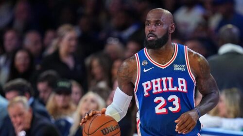 Philadelphia 76ers loại LeBron James khỏi trận đấu với Bucks