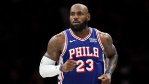 Ông Trump lên tiếng chỉ trích kịch liệt hành động của LeBron James trong lúc cử quốc ca