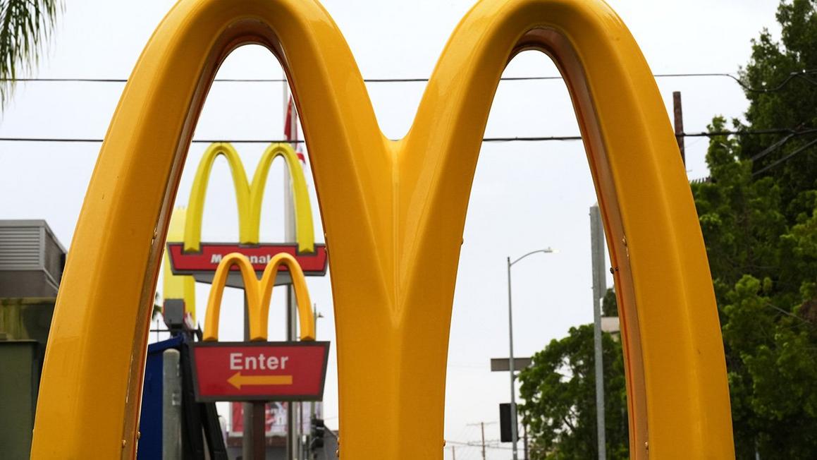 McDonald&#8217;s bị kiện vì công cụ AI gợi ý giá bán cho các cửa hàng nhượng quyền tại Hoa Kỳ