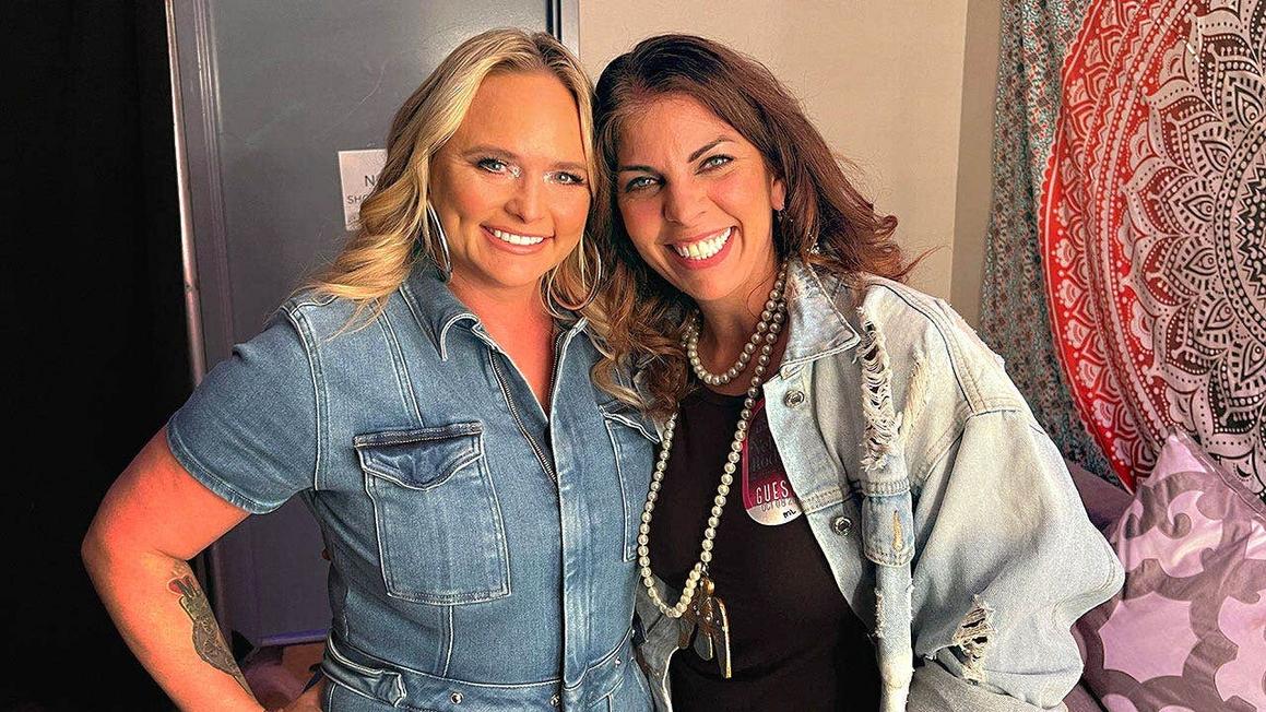 Bạn bè của Miranda Lambert chia sẻ về vụ bị cha bắt cóc năm 7 tuổi
