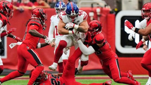 Cầu thủ Cam Skattebo của Giants bị phạt vì va chạm mạnh với hậu vệ Texans
