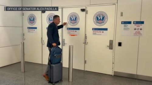 Thượng Nghị Sĩ Alex Padilla Thăm Cơ Sở Giữ Người Nhập Cư Tại SFO