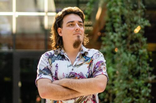 Tỷ phú Palmer Luckey không rời California vì thuế tài sản