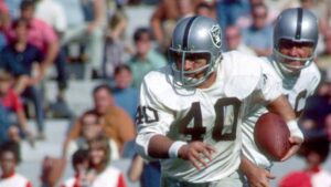 Tưởng nhớ Pete Banaszak, cựu ngôi sao Raiders và nhà vô địch Super Bowl