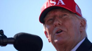 Tổng Thống Donald Trump tăng đầu tư vào các công ty dược hưởng lợi từ miễn trừ Medicare, theo Đảng Dân chủ