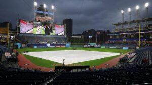 Mưa buộc MLB hoãn Trận 4 ALCS giữa Guardians và Rays tại Cleveland