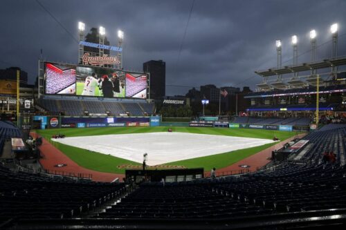 Mưa buộc MLB hoãn Trận 4 ALCS giữa Guardians và Rays tại Cleveland