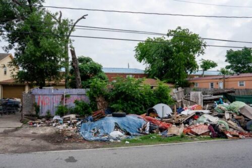 Sở cảnh sát Hạt Harris dọn dẹp 23 khu đất nguy hiểm, xử lý 93 vi phạm