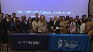Đại học Houston Christian và Sở Giáo dục Houston hợp tác về học bổng nhập học bảo đảm và thành tích cho sinh viên