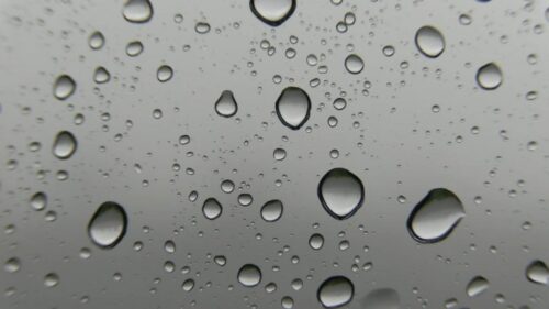 Bão tan, nhưng mưa rào tiếp tục kéo đến Nam California