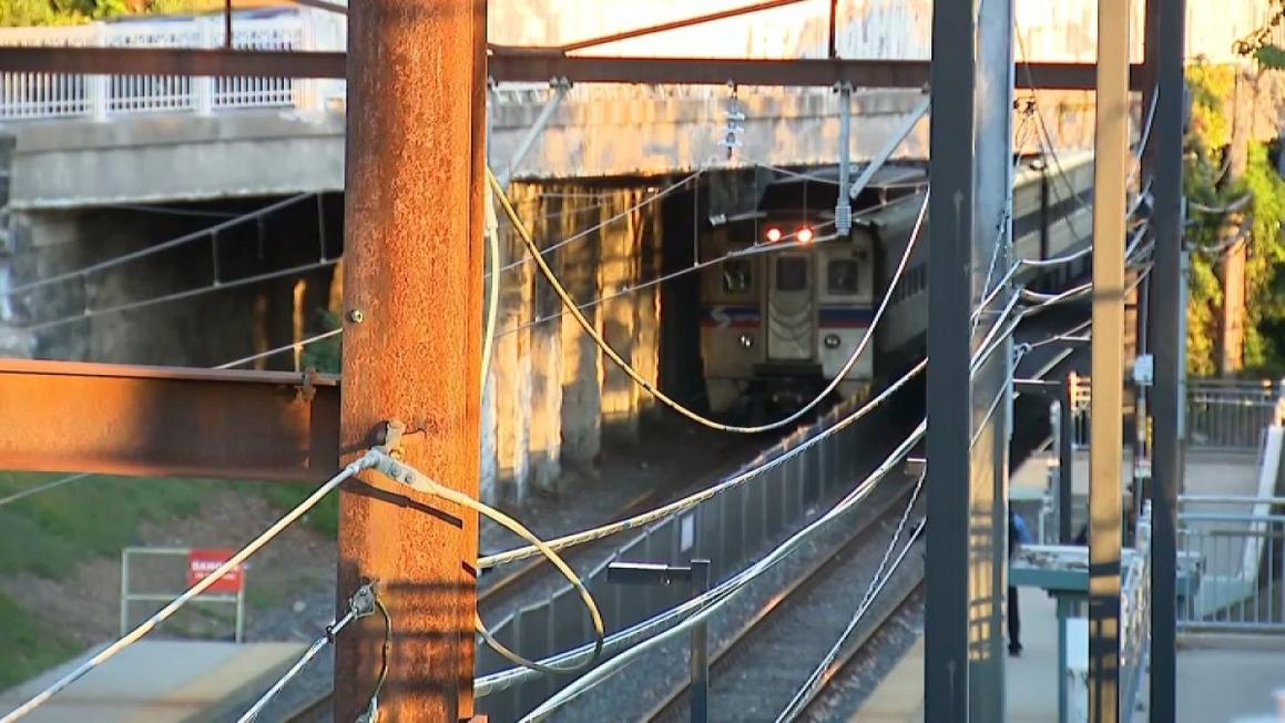 Tuyến tàu SEPTA Media/Wawa tạm ngừng hoạt động do dây điện bị đứt