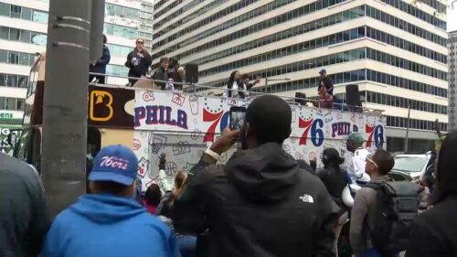 Philadelphia 76ers Khởi Động Hào Hứng Trước Trận Mở Màn Sân Nhà Với Tour Xe Bus