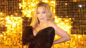 Ca sĩ nhạc pop thập niên 80 Taylor Dayne ăn mừng 4 năm không có ung thư