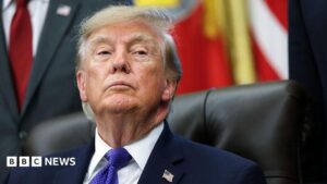 Tổng Thống Trump Sẽ Ngừng Dùng Tiền Thuế Để Quảng Cáo Sau Làn Sóng Phản Đối Lưỡng Đảng