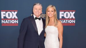 Hôn Lễ Sắp Tới Của Ainsley Earhardt và Sean Hannity Được Ăn Mừng Tại Mar-a-Lago