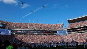 Bão Isaias đe dọa trận đấu giữa Georgia và Alabama, Tổng thống Trump dự kiến đến Tuscaloosa