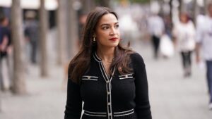 Tân Lập Pháp Alexandria Ocasio-Cortez Bị Thẩm Vấn Về Chi Tiết Vụ Tấn Công Tình Dục Tại Cornell