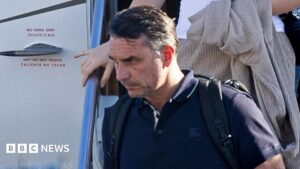 Flávio Bolsonaro tự xưng là “lãnh đạo Brazil” sau khi thua bầu cử