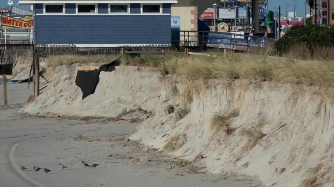 Bãi biển Jersey Shore bị bào mòn thêm khi sóng đánh mạnh vào bờ