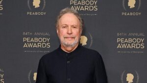 Danh hài Billy Crystal: Mất nhà 46 năm và bạn thân khiến tôi không còn tin Chúa