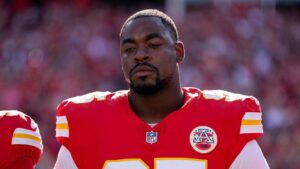 Chris Jones, ngôi sao phòng ngự của Chiefs, bị bắt gặp tranh cãi với ban huấn luyện trên đường biên