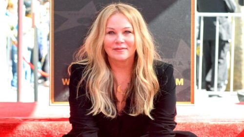 Diễn viên Christina Applegate từng bị chẩn đoán nhầm bệnh đa xơ cứng trong 5 năm