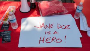 Phán Quyết Vụ Kiện Của Jane Doe: Nguyên Đơn Được Giữ Bí Danh