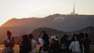 Cư dân Los Angeles mệt mỏi vì du khách và người bán hàng rong gần Biểu tượng Hollywood