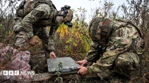 Ukraine cho biết Starlink vẫn bị hạn chế sau khi Tổng Thống Trump tuyên bố gỡ bỏ