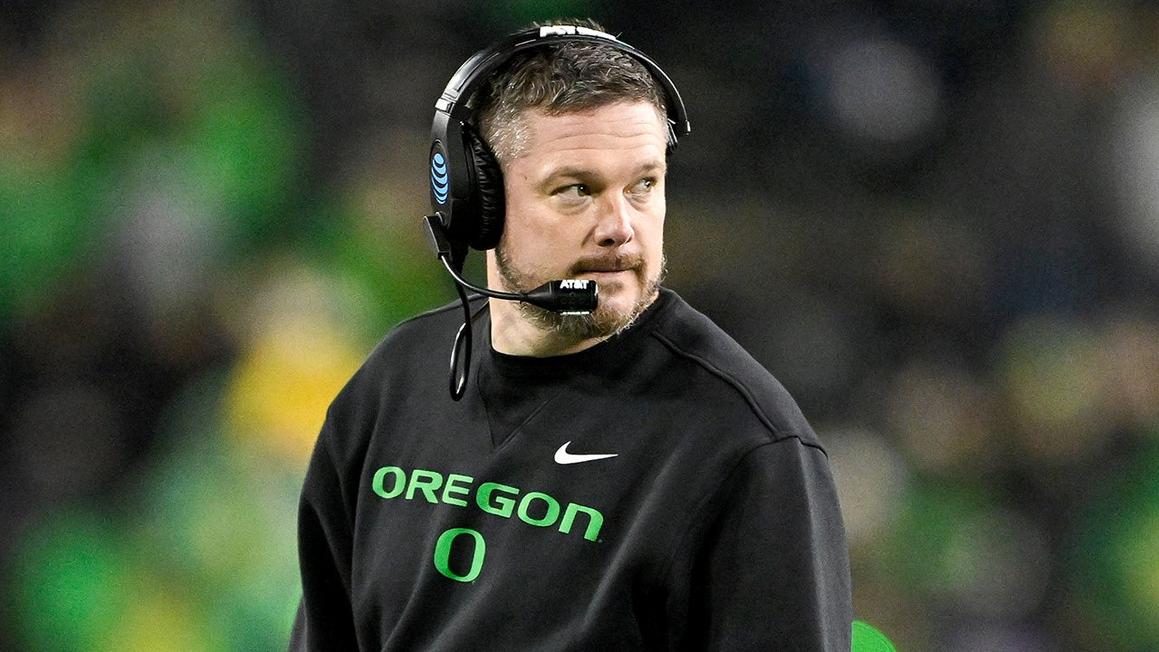 Sự sụp đổ của Oregon Ducks tiếp diễn khi trận thua Illinois đẩy Dan Lanning vào thế khó tại Eugene