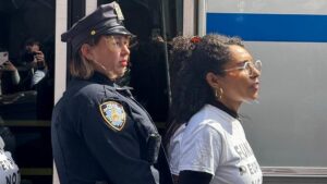 Ứng cử viên Dân chủ New York nói hồ sơ tội phạm của người bị ICE bắn ‘không quan trọng’