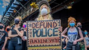 Phong Trào “Defund the Police” Phản Bội Cộng Đồng Người Mỹ Gốc Phi, Tôi Đang Tái Xây Dựng Những Gì Các Nhà Hoạt Động Đã Phá Hỏng
