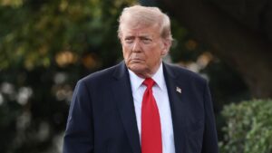 Trump Dẫn Đầu Cuộc Cải Tổ Chính Phủ, Giảm Số Lượng Nhân Viên Liên Bang Xuống Mức Thấp Nhất Trong 60 Năm