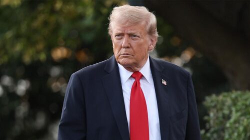 Trump Dẫn Đầu Cuộc Cải Tổ Chính Phủ, Giảm Số Lượng Nhân Viên Liên Bang Xuống Mức Thấp Nhất Trong 60 Năm