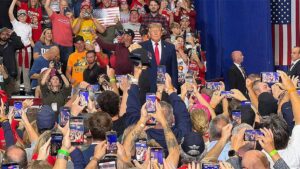 Những người ủng hộ Trump không nao núng trước giá xăng cao và chiến tranh Iran khi cuộc bầu cử giữa kỳ đến gần