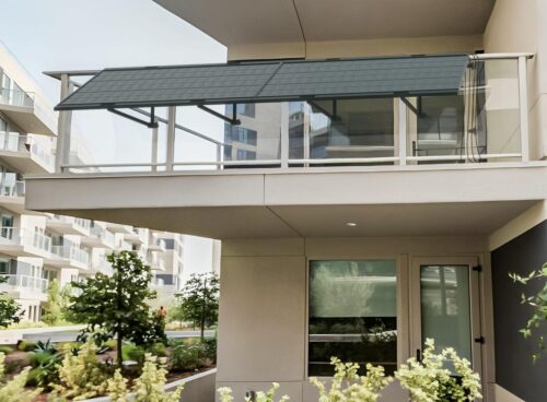 California Hợp Pháp Hóa Tấm Pin Năng Lượng Mặt Trời Ban Công Cắm Ổ, Nhưng Đừng Vội Mua