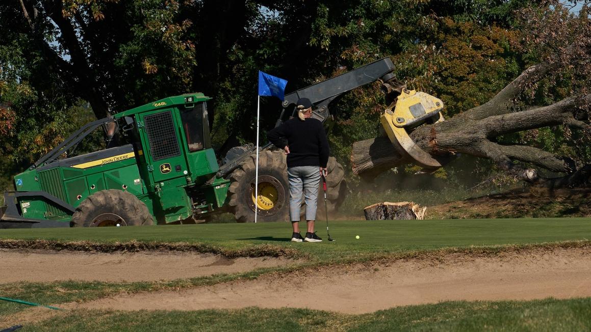 Chánh án cho biết tòa án sẽ điều tra các viên chức chính phủ trong vụ sân golf DC