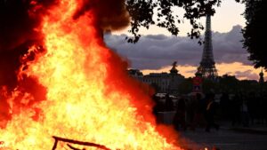 Cảnh báo du lịch Hoa Kỳ tại Paris: Bạo lực, cướp bóc và hơi cay bao trùm đường phố