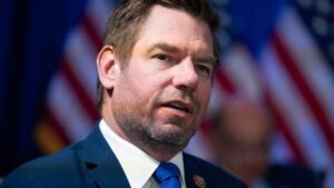 Các Công Tố Viên Quận L.A. Xem Xét Truy Tố Vụ Án Eric Swalwell