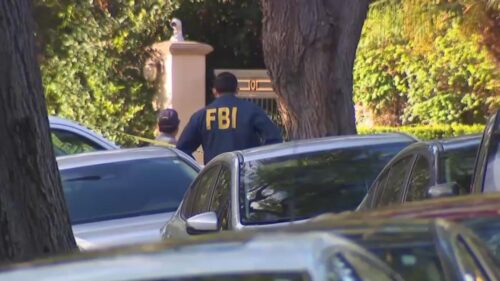 FBI đột kích dinh thự ở Beverly Hills liên quan đến doanh nhân tỷ phú