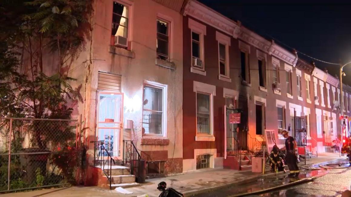 Cảnh sát điều tra vụ hỏa hoạn nhà dân ở Bắc Philadelphia nghi do người ở nhờ gây ra