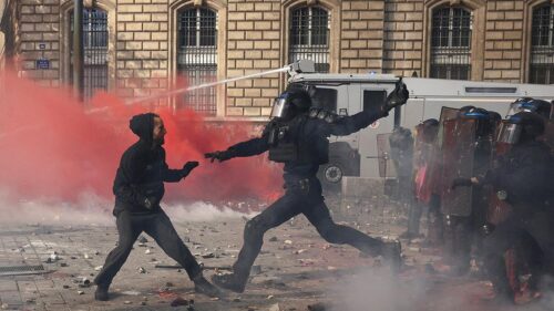Bạo loạn nổ ra ở Pháp khi Tổng thống Macron cảnh báo tình trạng bất ổn bị lợi dụng
