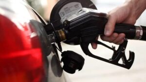 Giá xăng Texas giảm nhẹ, nhưng vẫn cao hơn năm ngoái