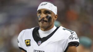 Jalen Hurts được chẩn đoán mắc nhiều cục máu đông ở phổi, dự kiến vắng bóng phần còn lại của mùa giải
