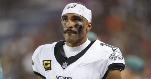 Jalen Hurts được chẩn đoán mắc nhiều cục máu đông ở phổi, dự kiến vắng bóng phần còn lại của mùa giải