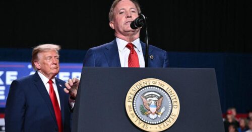 Tổng thống Trump cảnh báo sẽ đổ lỗi cho Cornyn, Karl Rove nếu Ken Paxton thua cử